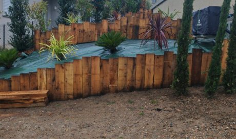 Aménagement extérieurs - Plantation d'une haie, aménagement d'un terrain en pente, installation de barrières occultantes à Bourgoin Jallieu