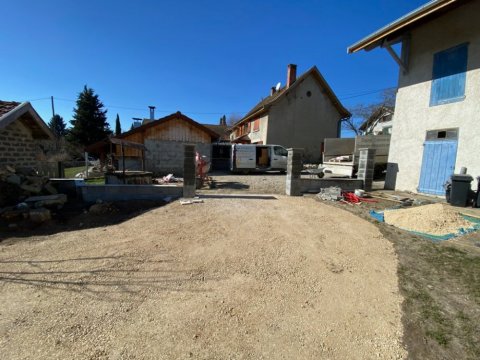 GREEN TOUCH - Création d'une cour et d'un muret de clôture à Bourgoin-Jallieu