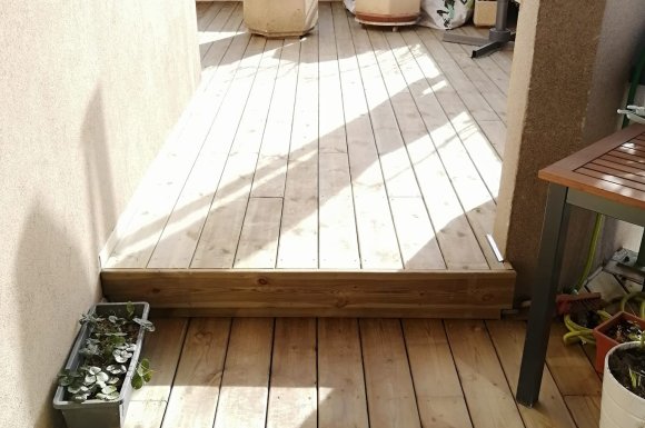 Aménagement d'un balcon, création d'une terrasse en bois à LYON