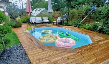 Création terrasse en bois autour d'une piscine à BOURGOIN JALLIEU