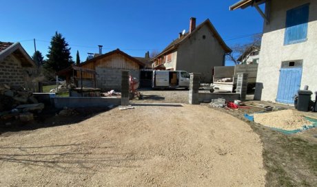 GREEN TOUCH - Création d'une cour et d'un muret de clôture à Bourgoin-Jallieu