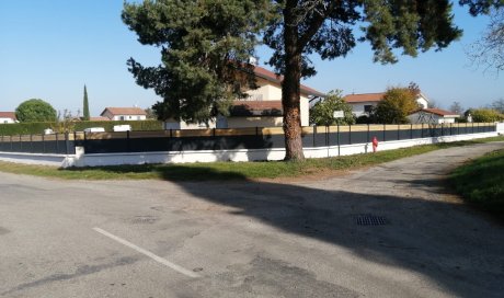 Aménagement extérieur - Pose de barrières de clôture à Bourgoin Jallieu.