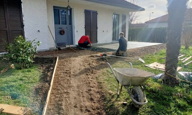 Création d'une dalle béton pour l'installation d'une future terrasse à Bourgoin-Jallieu