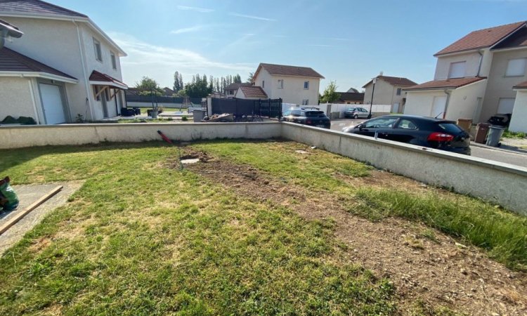 Aménagement extérieur avec pose d'une terrasse en composite à BOURGOIN-JALLIEU