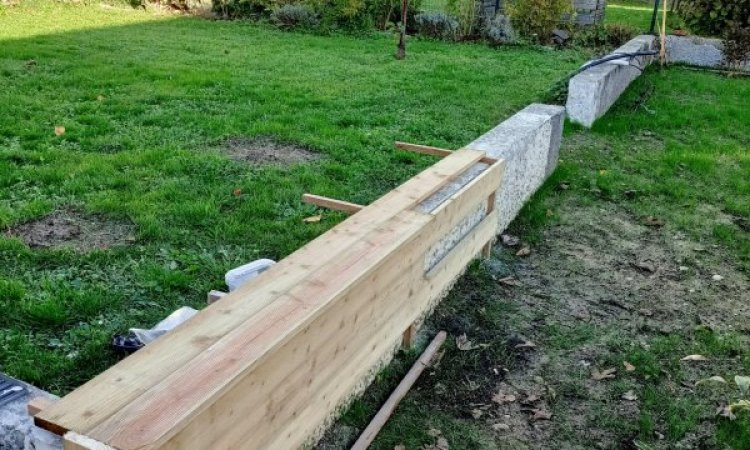 Aménagement extérieur - Habillage en bois d'un muret béton à BOURGOIN-JALLIEU