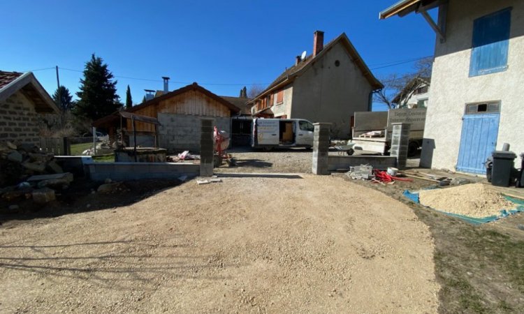 GREEN TOUCH - Création d'une cour et d'un muret de clôture à Bourgoin-Jallieu