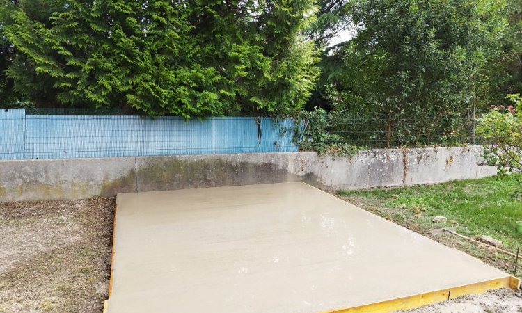 Aménagement extérieur avec création de dalles béton pour futures terrasses carrelées à Bourgoin-Jallieu